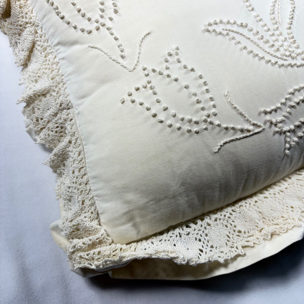 Vintage Candlewick Floral Throw Pillow 16x16 Cream Lace Trim Cottagecore - Picture 9 of 10